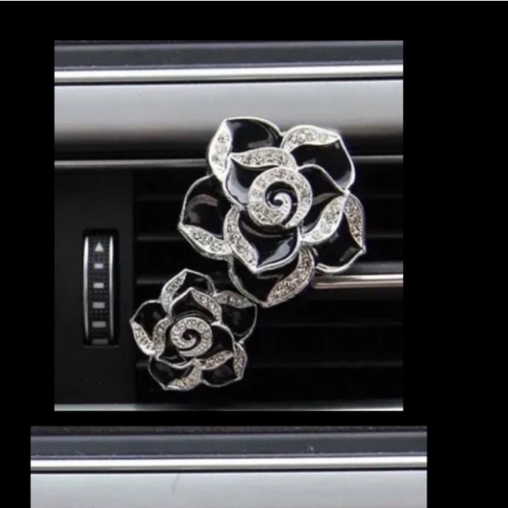 🔅5/$20 2 car vent clips + 2 scents